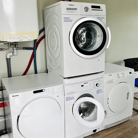 Appartement Neuwertiges Mit Schnellem Wlan, Glasfaser, Kostenlose Privatparkplatz Auch Fuer Transporter Geeignet R11 *