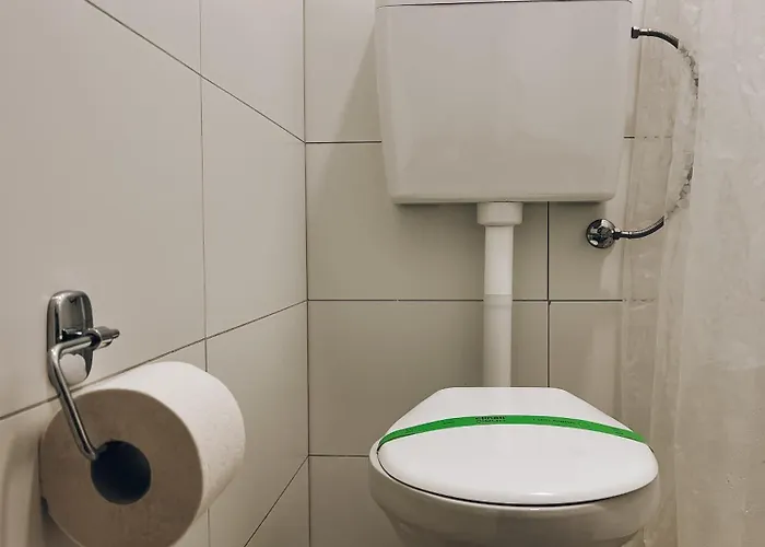 Neuwertiges Mit Schnellem Wlan, Glasfaser, Kostenlose Privatparkplatz Auch Fuer Transporter Geeignet R11 *